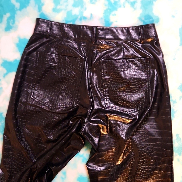 Stylish Outfit Fuax Leather Pants Sz 8 +Silky camisole+Gold-tone Necklace - Picture 4 of 10